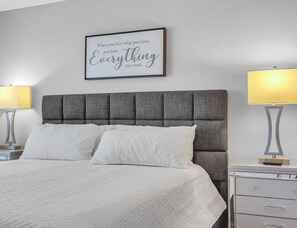 4 slaapkamers, een strijkplank/strijkijzer, reisbedje, wifi