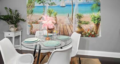 New Tropical Oasis with Rooftop Views, Mins from the Inner Harbor