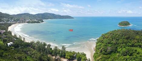 Sur la plage, serviettes de plage