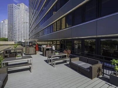 Chic Apt - Amazing Three Rivers Views in PGH Heart 24-7 Parking