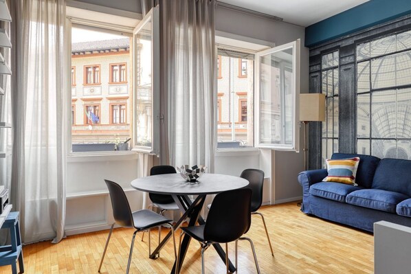 TV - Hostmate- Milano- Caminadella-Sant'Ambrogio (Milano)