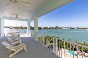 Terrace/patio - Casa Cayo – Luxe 4BR Waterfront Getaway (Marathon)
