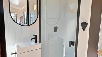 Towels, soap, shampoo, toilet paper