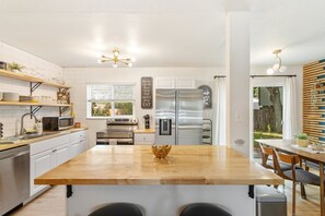 Micro-ondes, four, plaque de cuisson, lave-vaisselle