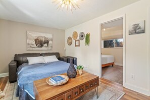 3 chambres, fer et planche à repasser, Wi-Fi, draps fournis