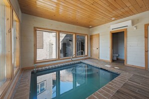 Innenpool, beheizter Pool