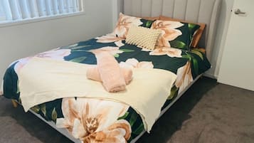 3 bedrooms, iron/ironing board, WiFi, bed sheets