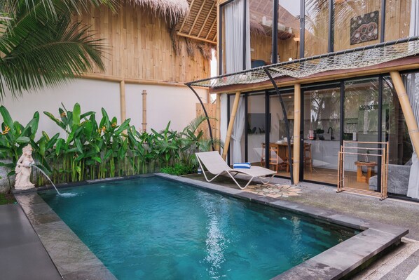 Kolam renang outdoor