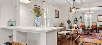 Sophia's Garden Chalet-Quality/4BR/2B/3Car-P/HVAC/WIFI/WalkZ/College/Kid/UP to 8