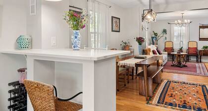 Sophia's Garden Chalet-Quality/4BR/2B/3Car-P/HVAC/WIFI/WalkZ/College/Kid/UP to 8