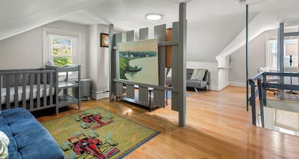 Sophia's Garden Chalet-Quality/4BR/2B/3Car-P/HVAC/WIFI/WalkZ/College/Kid/UP to 8