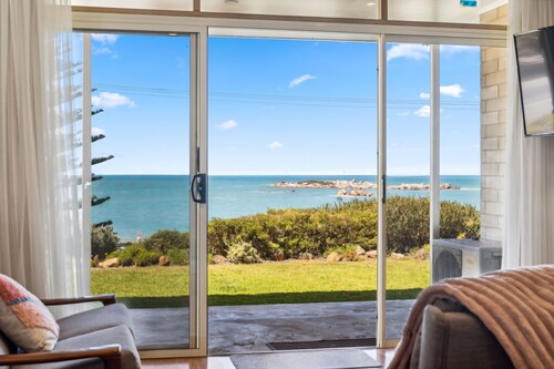 Casa Blanca at the Dolphins, Beachside Port Elliot