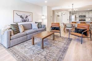 Smart TV, fireplace - Old Town Ski Condo — Walk to Skiing and Park City Mountain, Hot Tub, Free Parking (Park City)