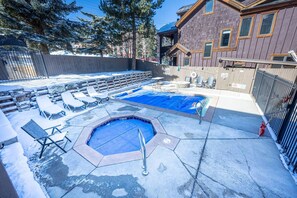 Piscina all'aperto, una piscina riscaldata