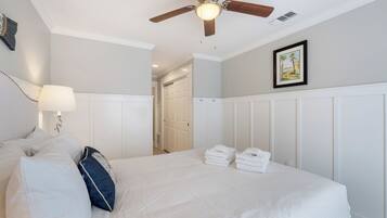 House, Beach View, Beachside | 4 bedrooms, blackout drapes, free WiFi, bed sheets