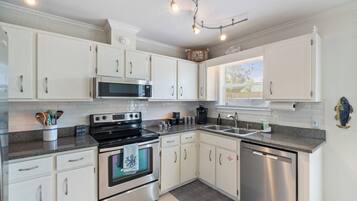 House, Beach View, Beachside | Private kitchen | Electric kettle, highchair