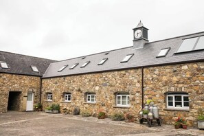Exterior - Spacious Cottage with Pool Near Coastal Trails (Haverfordwest)
