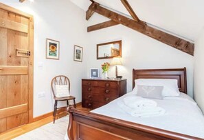 3 bedrooms, iron/ironing board, travel cot, WiFi - The Old Buttery | Log Burner | Nr Coast (Mathry)