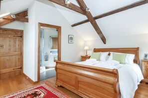 3 Schlafzimmer, Schreibtisch, Bügeleisen/Bügelbrett, Reisekinderbett