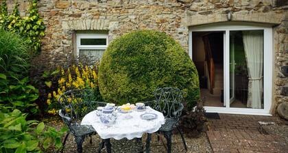 Converted Stone Cottage with indoor swimming pool