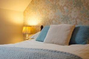 2 chambres, bureau, fer et planche à repasser, lit parapluie