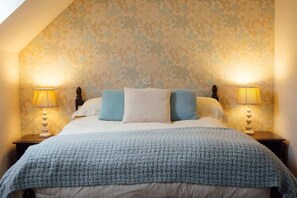 Bügeleisen/Bügelbrett, Reisekinderbett, kostenloses WLAN, Bettwäsche