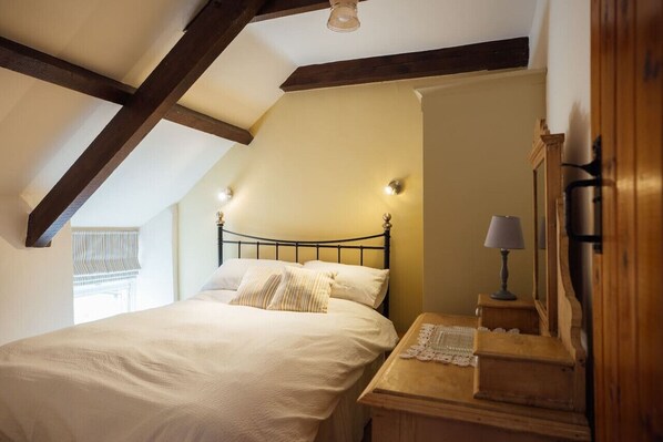 2 Schlafzimmer, Schreibtisch, Bügeleisen/Bügelbrett, Reisekinderbett