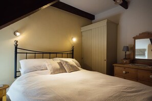 2 Schlafzimmer, Schreibtisch, Bügeleisen/Bügelbrett, Reisekinderbett