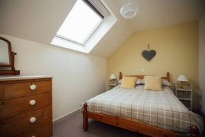3 Schlafzimmer, Schreibtisch, Bügeleisen/Bügelbrett, Reisekinderbett