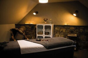 Unclassified image, 5 of 30, button - Family-Friendly Cottage with Heated Indoor Pool (Haverfordwest)