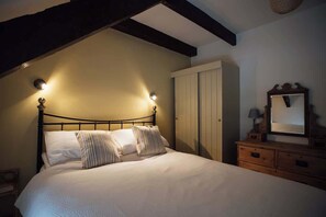 2 bedrooms, iron/ironing board, WiFi, bed sheets - Family-Friendly Cottage with Heated Indoor Pool (Haverfordwest)