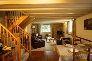 Dining - Escape to Pembrokeshire: Cottage with Pool & Sauna (Haverfordwest)