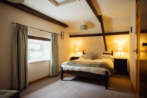 2 bedrooms, desk, iron/ironing board, travel cot - Converted Stone Cottage with indoor swimming pool (Haverfordwest)