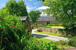 Property grounds - Escape to Pembrokeshire: Cottage with Pool & Sauna (Haverfordwest)