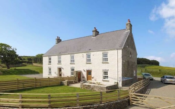 Unclassified image, 1 of 35, button