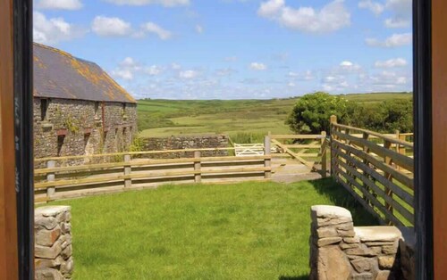 Quaint Stone Farm Retreat in Pembrokeshire