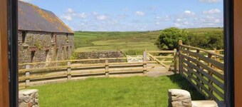 Quaint Stone Farm Retreat in Pembrokeshire