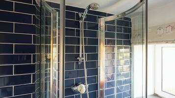 Een douche, een haardroger