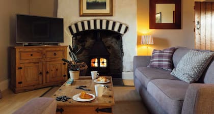 Coastal Farmhouse Retreat By the Sea With Garden