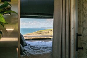 WiFi, bed sheets - Seabreeze Airstream Overlander in Pembrokeshire (Nolton Haven)