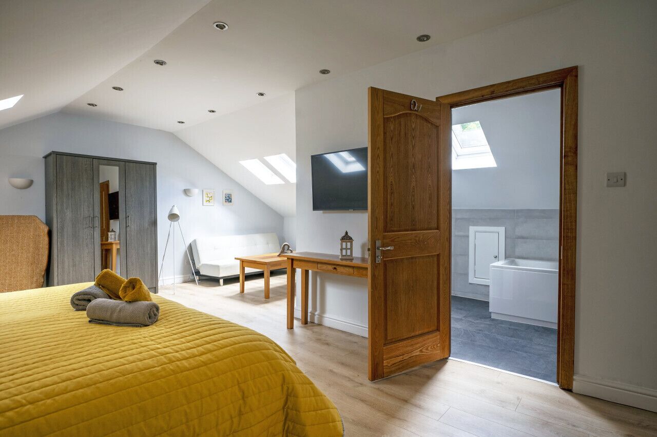 4 bedrooms, desk, iron/ironing board, WiFi