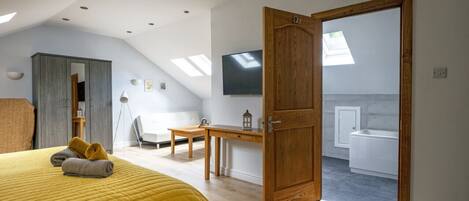 4 bedrooms, desk, iron/ironing board, WiFi