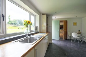 冰箱、微波炉、烤箱、炉灶