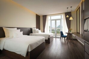 Superior Twin Room, Balcony | Free minibar items, in-room safe, individually decorated - Tuan Chau Hanoi Hotel (Hanoi)