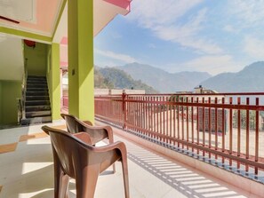 Terrace/patio - Aluna Homestay – A Sanctuary in the Heart of Rishikesh (rishikesh)