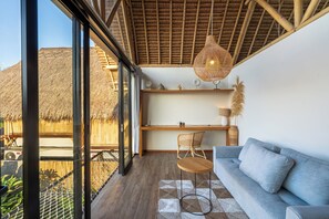 Villa | Coin séjour | Télévision à écran plat de 40 pouces avec chaînes par câble