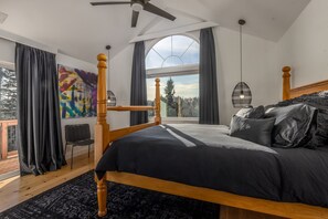 3 bedrooms, desk, iron/ironing board, travel cot