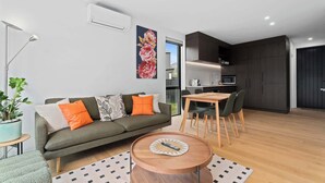 Living area - Alpine Townhouse with Scenic Mountain Views (Wanaka)