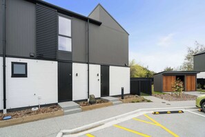 Exterior - Aspiring Delight Summ (Wanaka)