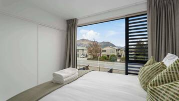 2 makuuhuonetta, työpöytä, silitysrauta/-lauta, Wi-Fi